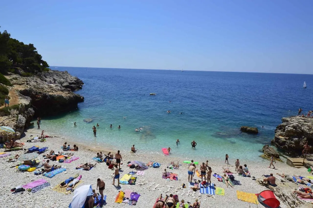 2 Bedroom Amazing Apartment In Pola Croazia