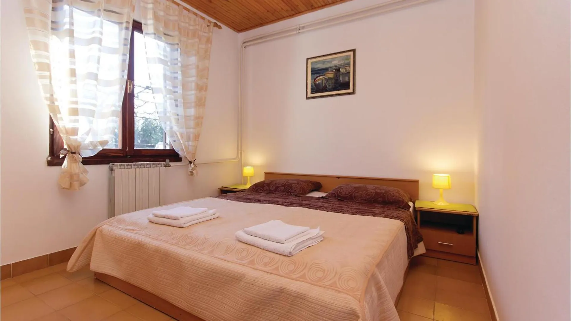 2 Bedroom Amazing Apartment In Pola