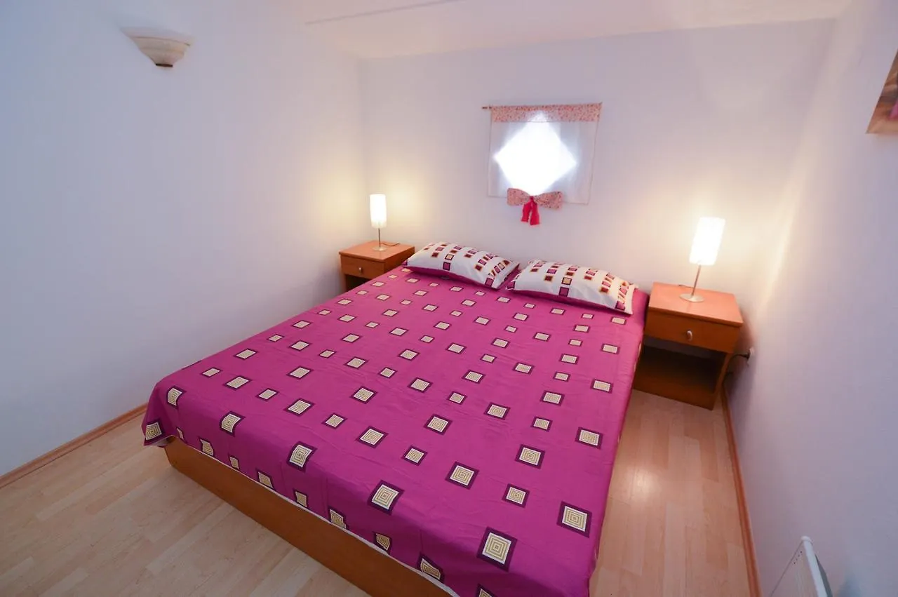 2 Bedroom Amazing Apartment In Pola Croazia