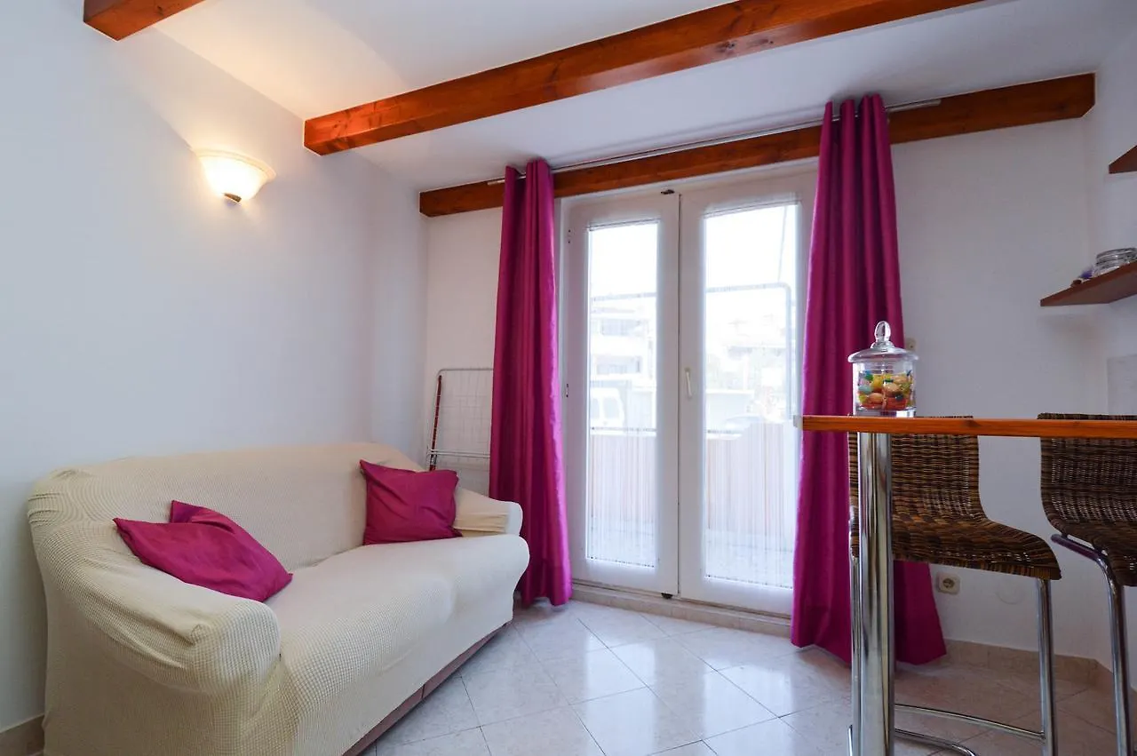 2 Bedroom Amazing Apartment In Pola 0*,  Croazia